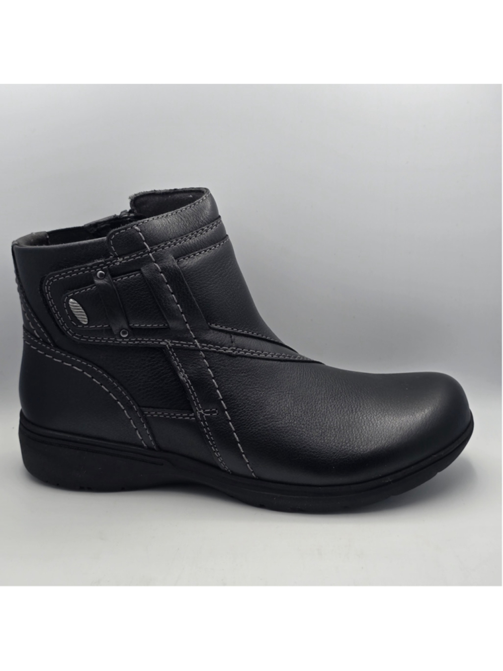 Women's Clarks Black Leather Ankle Booties Size 7.5